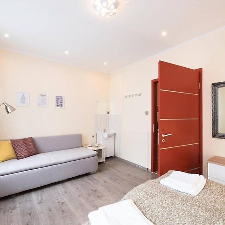 Ultra Central Large Home With Ac And Balcony Budapest Bagian luar foto