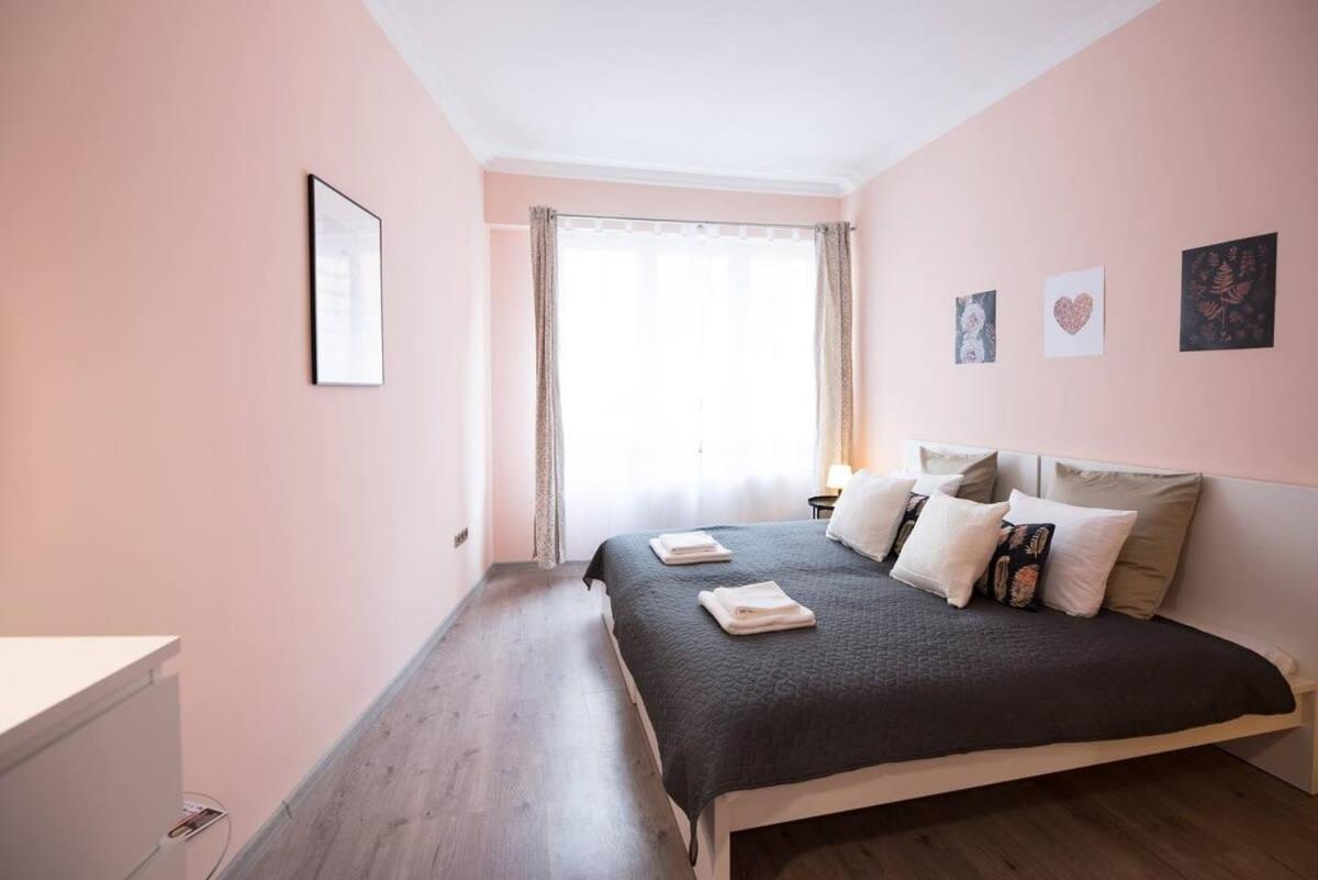 Ultra Central Large Home With Ac And Balcony Budapest Bagian luar foto