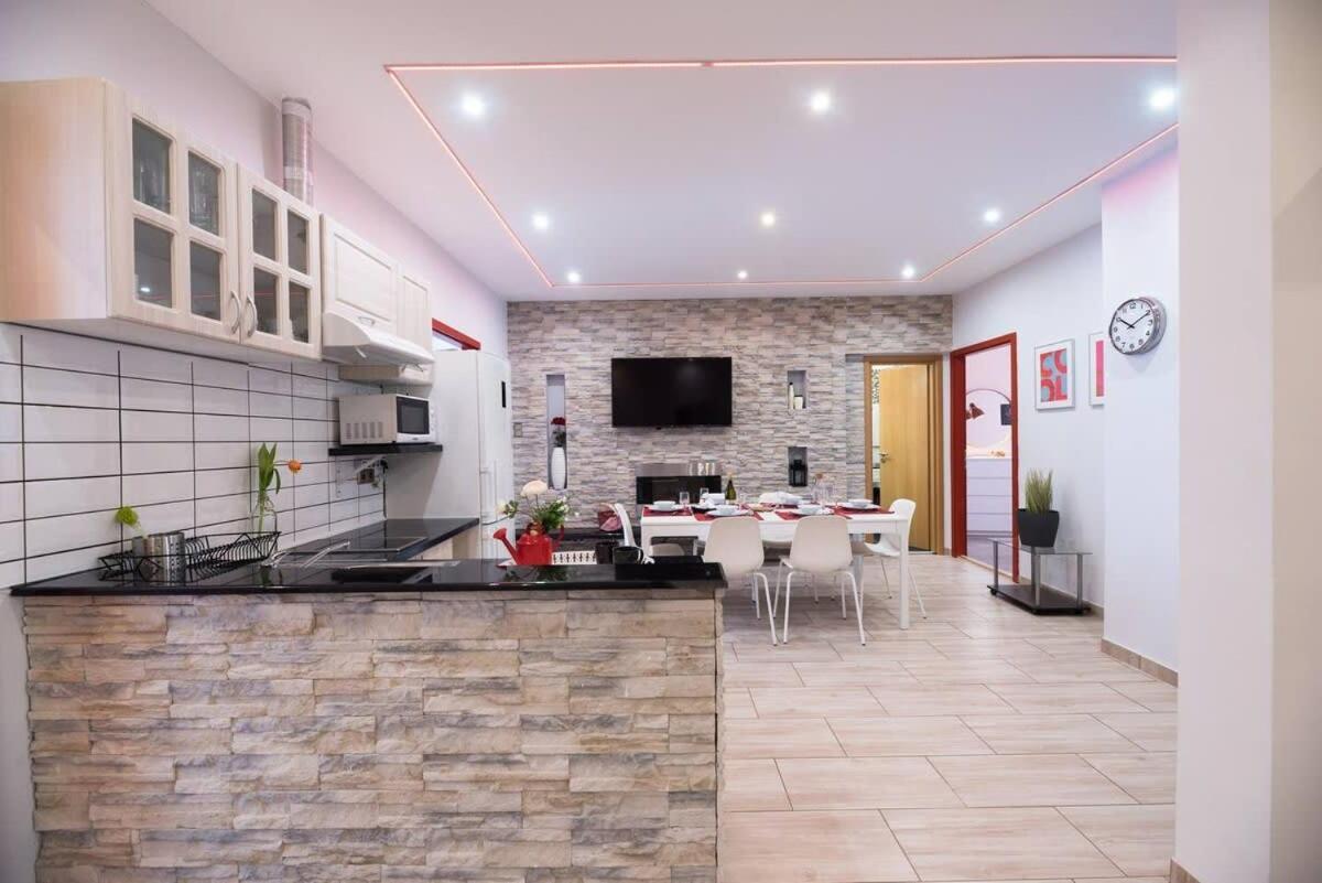 Ultra Central Large Home With Ac And Balcony Budapest Bagian luar foto