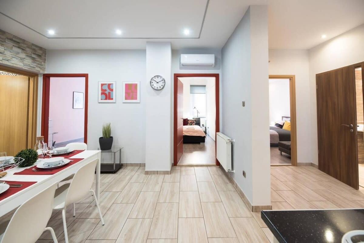Ultra Central Large Home With Ac And Balcony Budapest Bagian luar foto