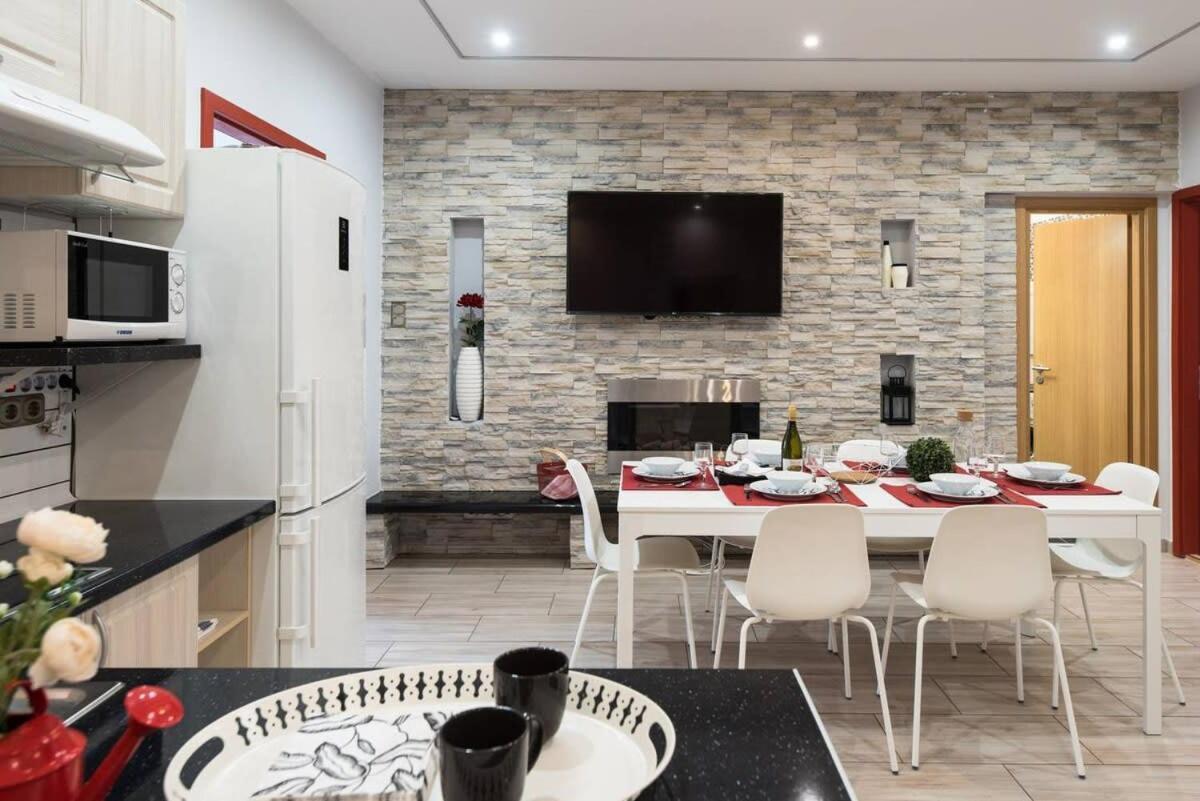 Ultra Central Large Home With Ac And Balcony Budapest Bagian luar foto