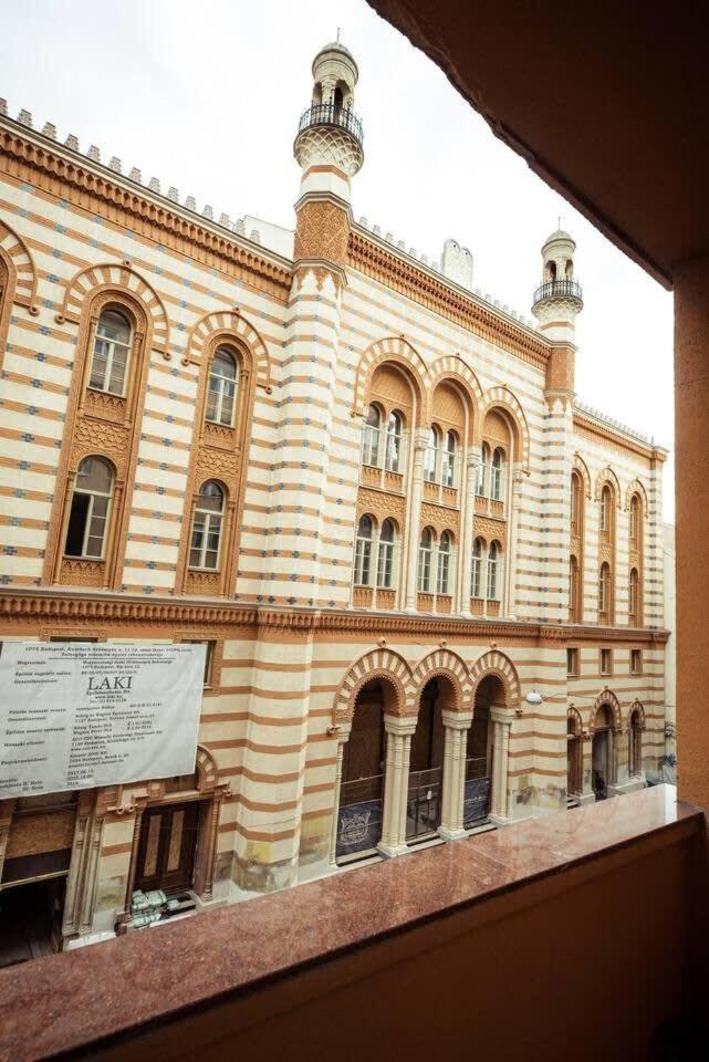 Ultra Central Large Home With Ac And Balcony Budapest Bagian luar foto
